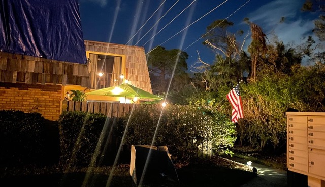 Beautiful Townhome with private patio/swimming pool and pet friendly !