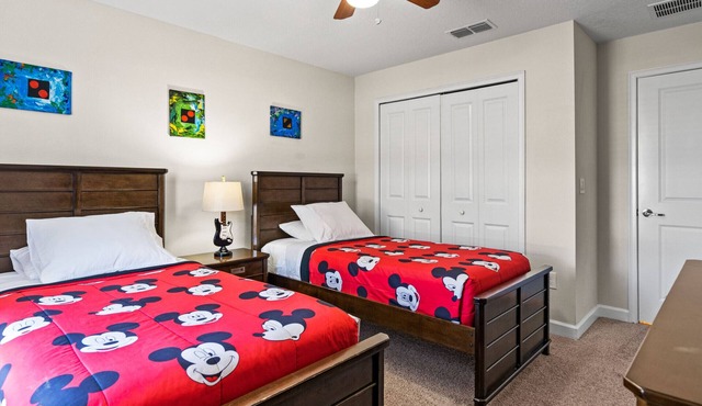 Beautiful Townhouse 4Bed/3Bath/Pool/5Min Disney