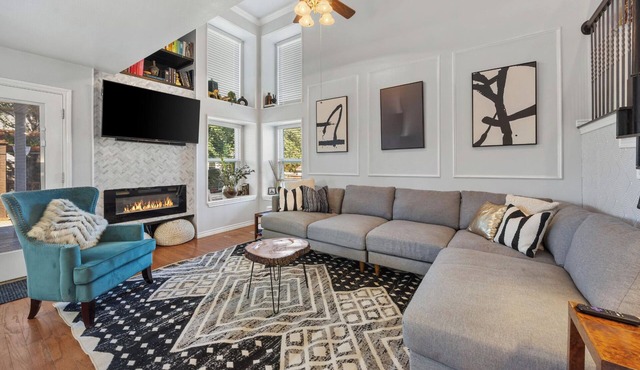 Beautiful Townhouse 8 minutes From AT&T Stadium & DFW Airport!