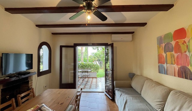 Beautiful townhouse, comfortable and exterior, overlooking the garden.