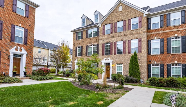 Beautiful Townhouse - perfect Short Pump location