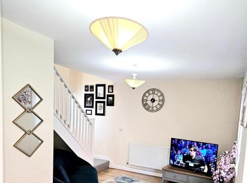 Beautiful Townhouse with Netflix