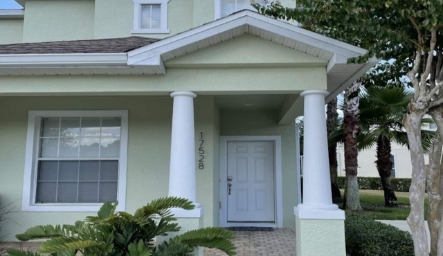 Beautiful Townhouse with Splash Pool Close to Orlando Attractions