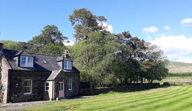 Beautiful Traditional secluded country cottage, Fantastic view!