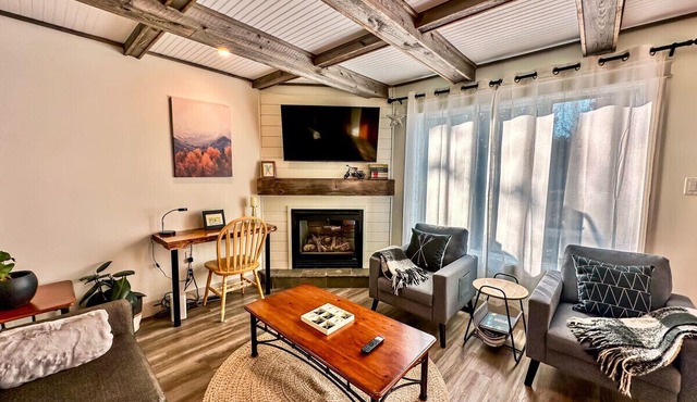 Beautiful tranquil centrally located condo, close to all the area has to offer