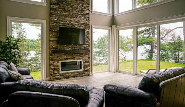 Beautiful tranquil lakehouse in the heart of the Thousand Islands awaits you!