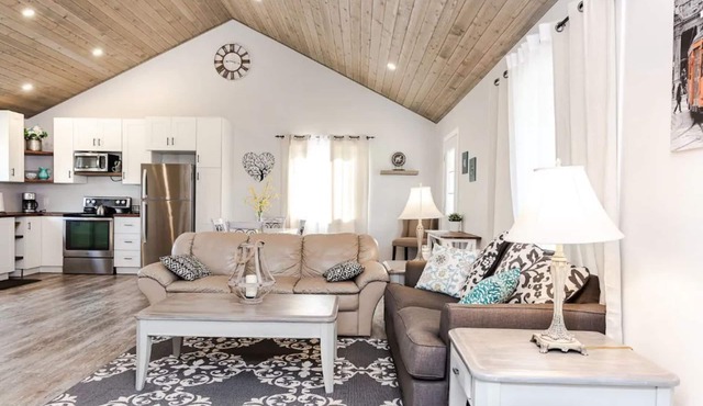 Beautiful Tranquil Stay Near the Water - Cabin 11