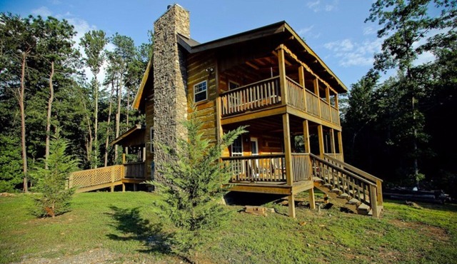 Beautiful Triple-Lofted Lakeside Cabin near Downtown Mentone Sleeps 9