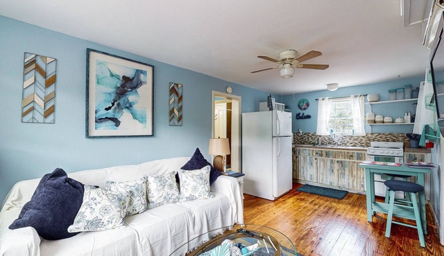 Beautiful triplex w/cable, washer/dryer, & board games