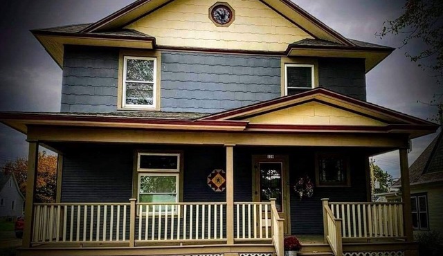 Beautiful turn of the century home in Elizabeth,Il 10 minutes from Galena