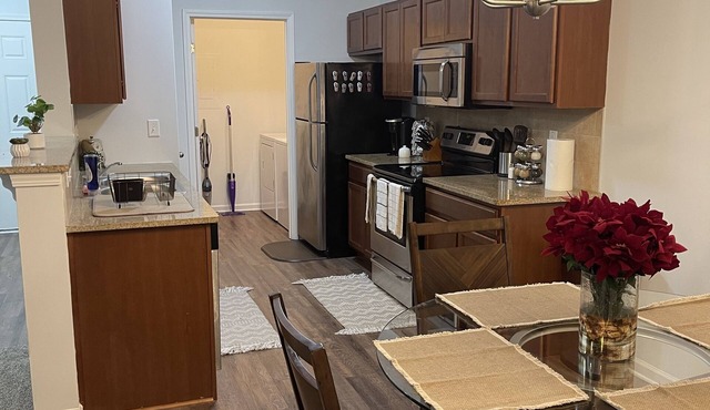 Beautiful Two Bedroom Villa 15 min from Ft. Bragg! Custom V-day Decor packages!🌹