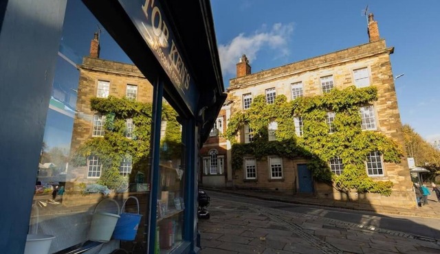 Beautiful two-bedroom stone cottage in Wirksworth, Derbyshire, Pet Friendly