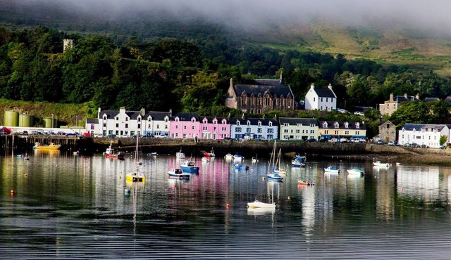 BEAUTIFUL TWO BEDROOM HOME LOCATED IN PORTREE HARBOUR STEPS AWAY FROM THE SEA