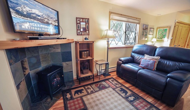 Beautiful Two Person Suite on the Banks of Fall River