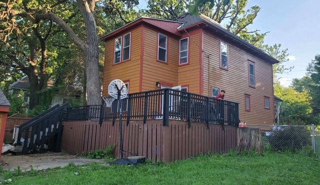 Beautiful Two Story Home by Fountain Lake and Mayo Clinic