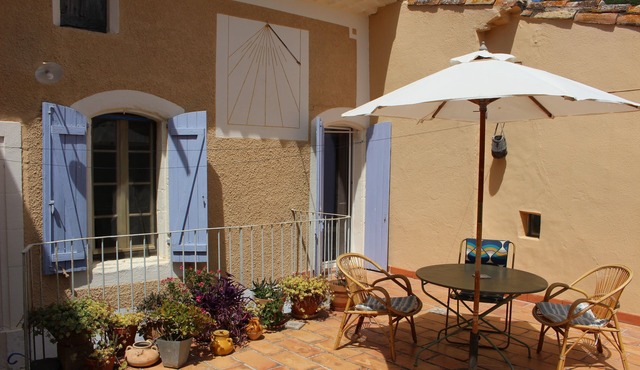 Beautiful typical house with terrace, Vineyard, Lac Salagou, Languedoc, Méditérranée