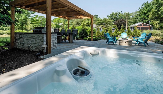 Beautiful Union Pier Home Steps to Private Beach!