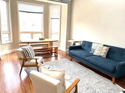 Beautiful Unit CHI in Prime River North - top floor