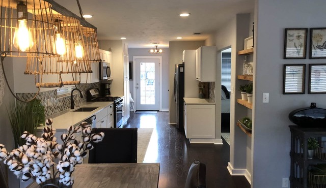 Beautiful Updated/Decorated Quaint Cottage in the Heart of Fredericksburg