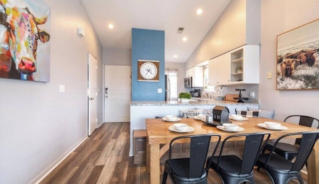 Beautiful Updated 2-bedroom condo- Holiday Hills Resort Branson-family amenities