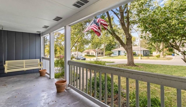 Beautiful Updated Ranch + Fenced In Yard + Minutes to Plaza!