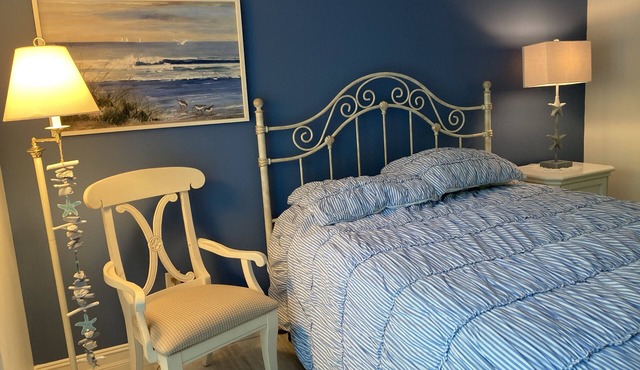 Beautiful, updated, private, contemporary “beachy” Guest suite