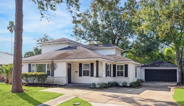 Beautiful upscale stay minutes from the medical center and NRG