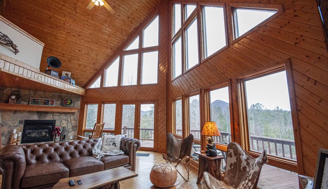 Beautiful Upscale 5 Bedroom Vacation Rental with Mountain Views Game Room