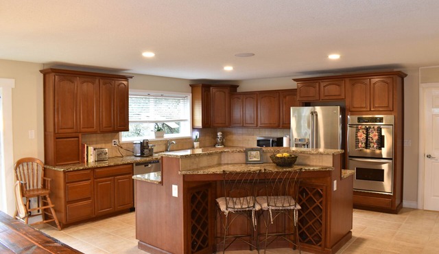 Beautiful Upstairs with Decks in Heart of Premiere Oregon Wine Country