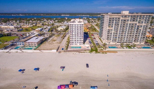 Beautiful Beach View Property with 3 Bedroom