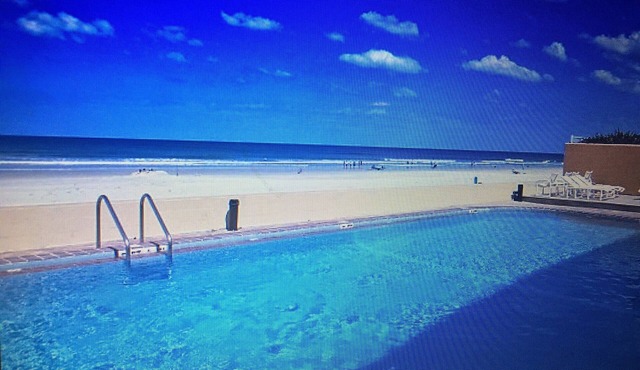 Beautiful Spacious, No Drive Beach, 3B/2B, Ocean View, Pets OK! Oceanfront Pool