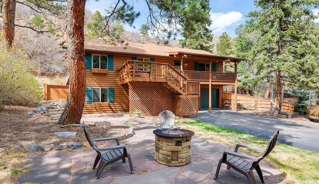 Beautiful Green Mountain Falls Cabin