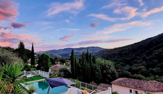 Beautiful villa in absolute calm with panoramic view of the Tanneron!