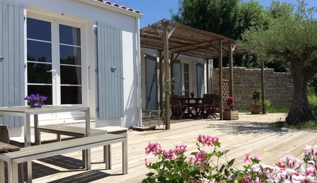 Beautiful villa with pool and park