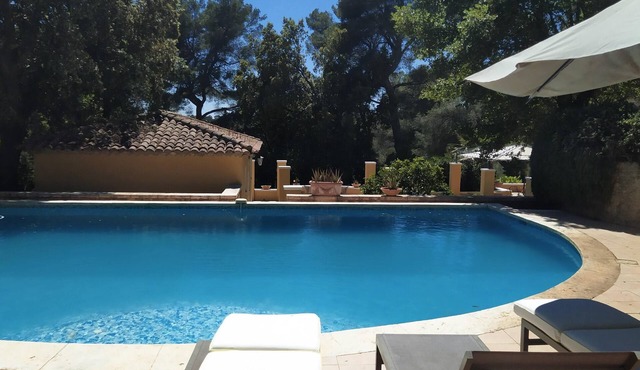 Beautiful villa with adjoining house with fantastic garden, pool, whirlpool, bar