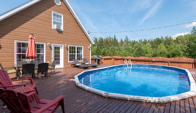 Beautiful Vacation Home Near Brackley Beach With 37 Foot Swimming Pool.