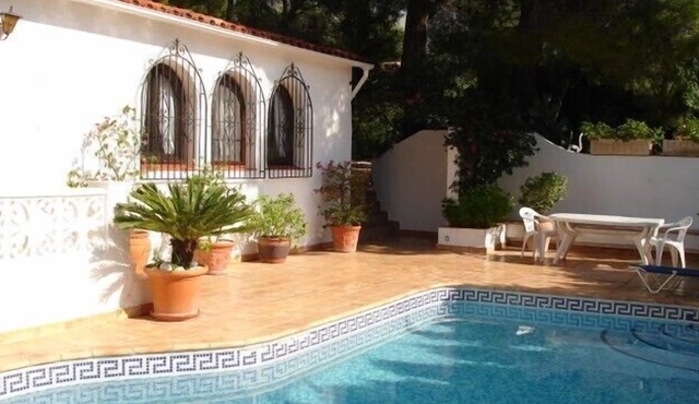 Beautiful vacation home w/pool & panoramic view surrounded by pines & gardens