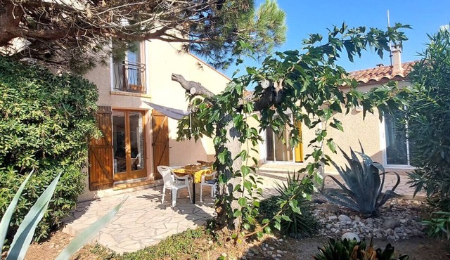 Beautiful vacation home with garden in the south of France - 80 meters to the beach