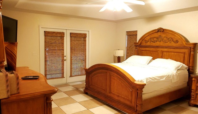Beautiful Vacation Home Across from Lake Okeechobee