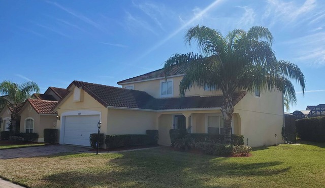 Beautiful Vacation Home, Quiet Neighborhood, Sunny South Facing Pool