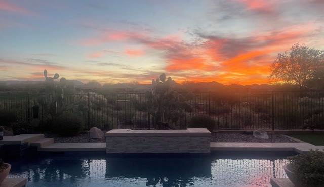 Beautiful Vacation Home Incredible views, enjoy your private oasis with pool&spa