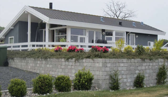 Beautiful vacation home with sea views and 5 minutes' walk from the beach