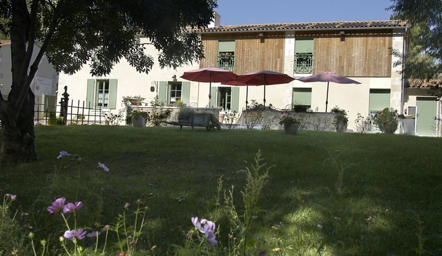 Beautiful vacation home for 10-14 people between La Rochelle and Le Puy du fou