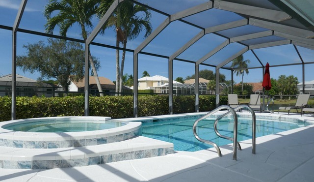 Beautiful Vacation Home with Saltwater Pool and Spa, Lake View and SW Exposure