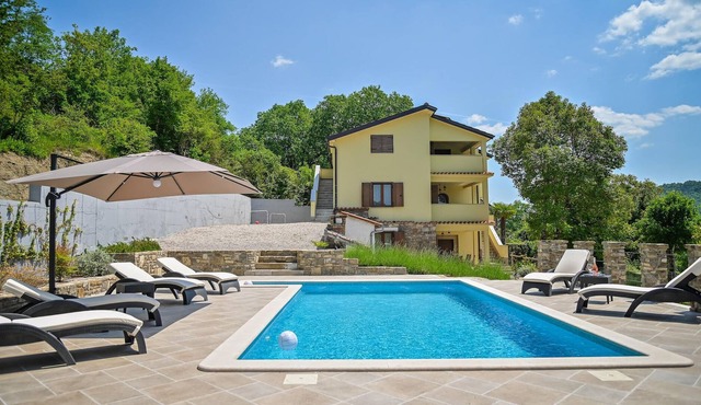 Beautiful vacation house with swimming pool, located in the interior of Istria, at the foot of the s