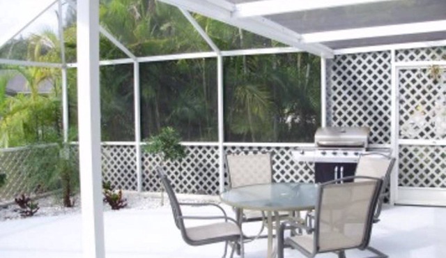 Beautiful vacation pool home, on Lake Camille