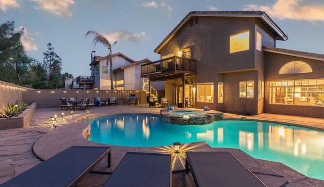Beautiful Val Vista Lakes Stunning Oasis, Amazing Pool + Spa, + 6 Beds