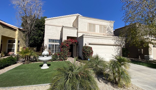 Beautiful Val Vista Lakes home with private heated pool in Gilbert, Arizona!