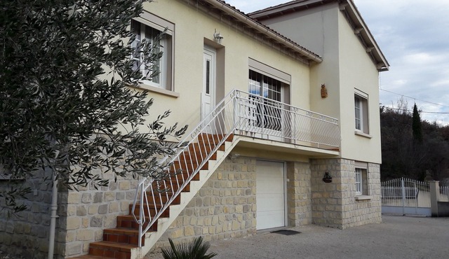 Beautiful very bright house with garden, courtyard and parking closed