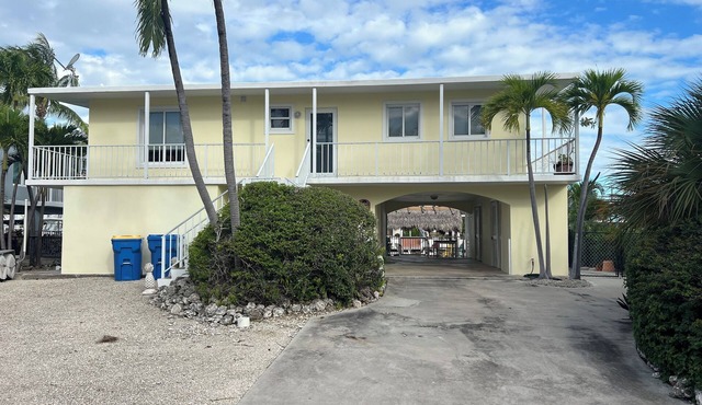 Beautiful Venetian Shores, Cozy home, Heated pool, Tiki, Boat Lift, Fish & Dive.